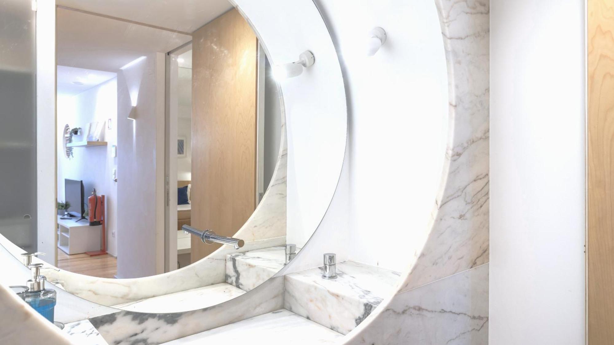 Wood And Marble 1bdr By Lovelystay *